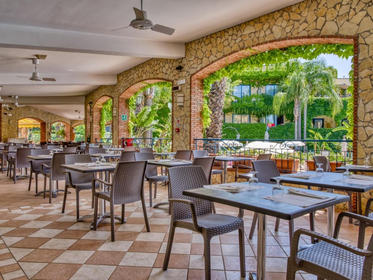 Hotel Caesar Palace Giardini Naxos Kültér fotó