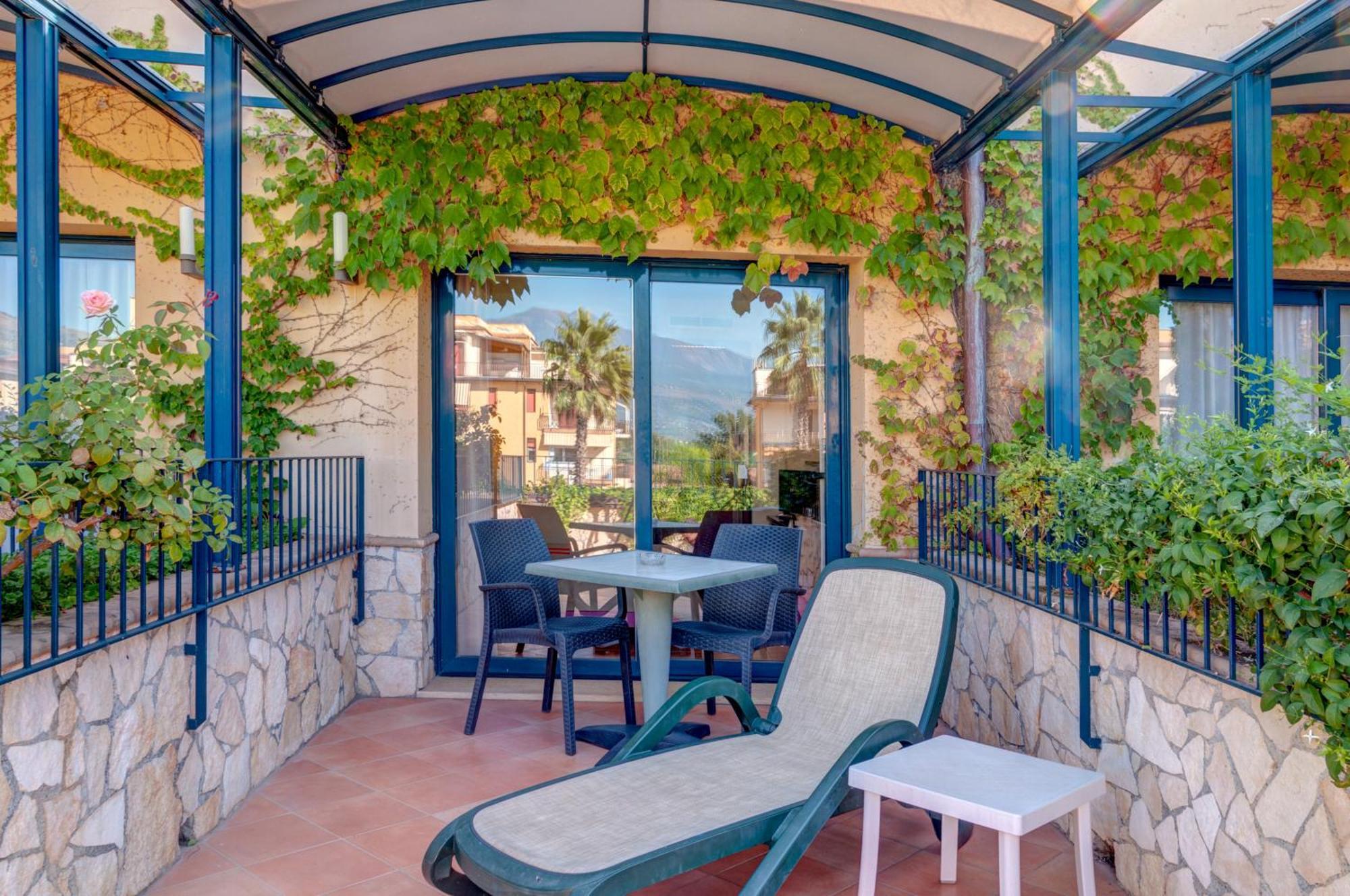 Hotel Caesar Palace Giardini-Naxos Szoba fotó
